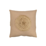 Coussin Sun Square J-Line beige sur canapé moderne