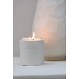 Détail du verre blanc de la bougie parfumée J-Line
