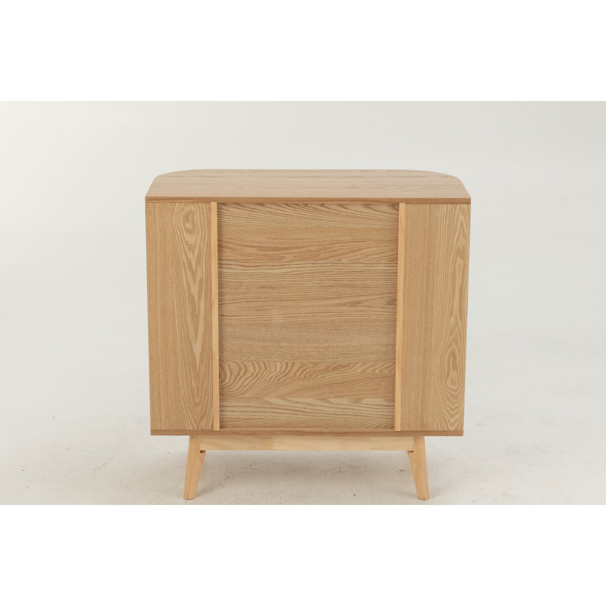Intérieur spacieux de l'armoire J-Line