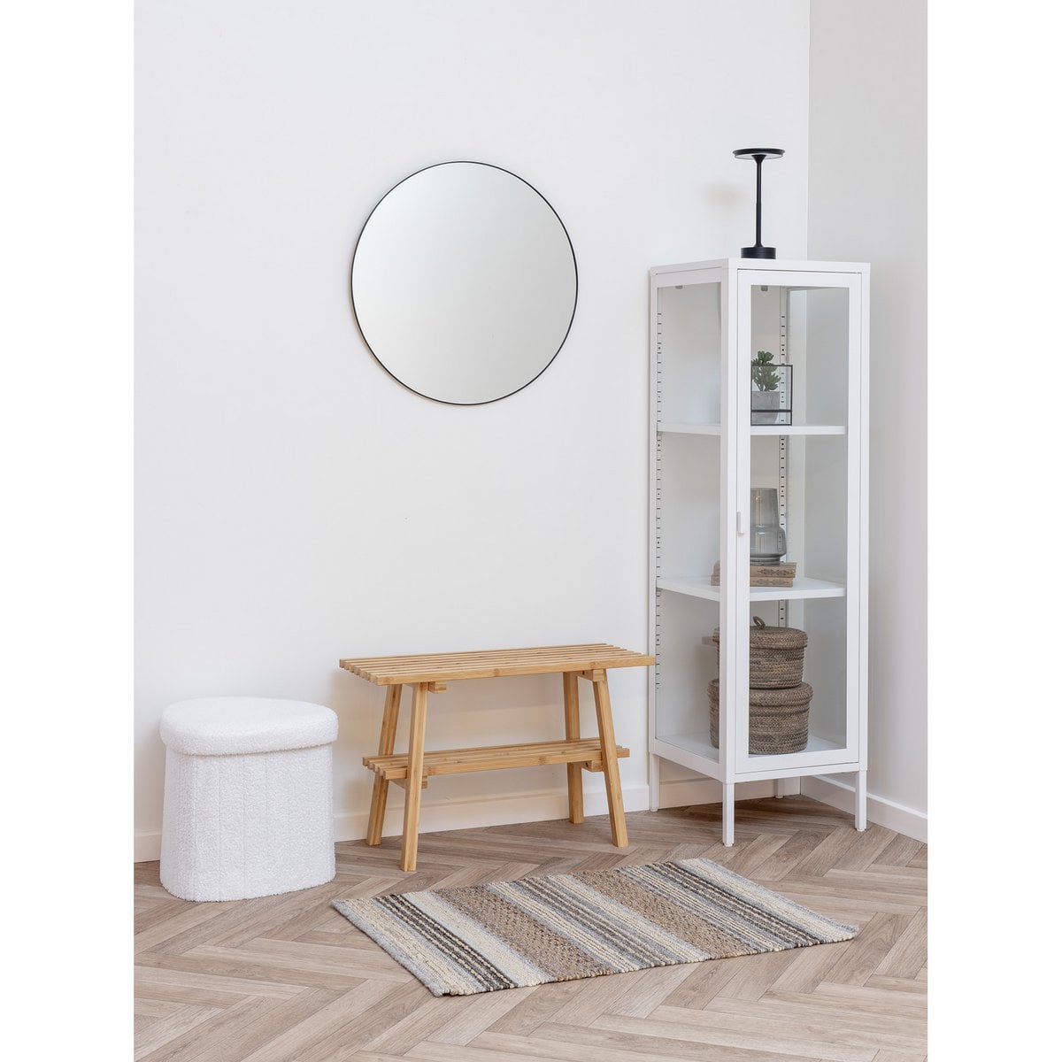 Détail du tissu blanc du pouf Medford, texture douce