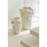 Détail du vase Botanics Lotus J-Line, finition céramique beige