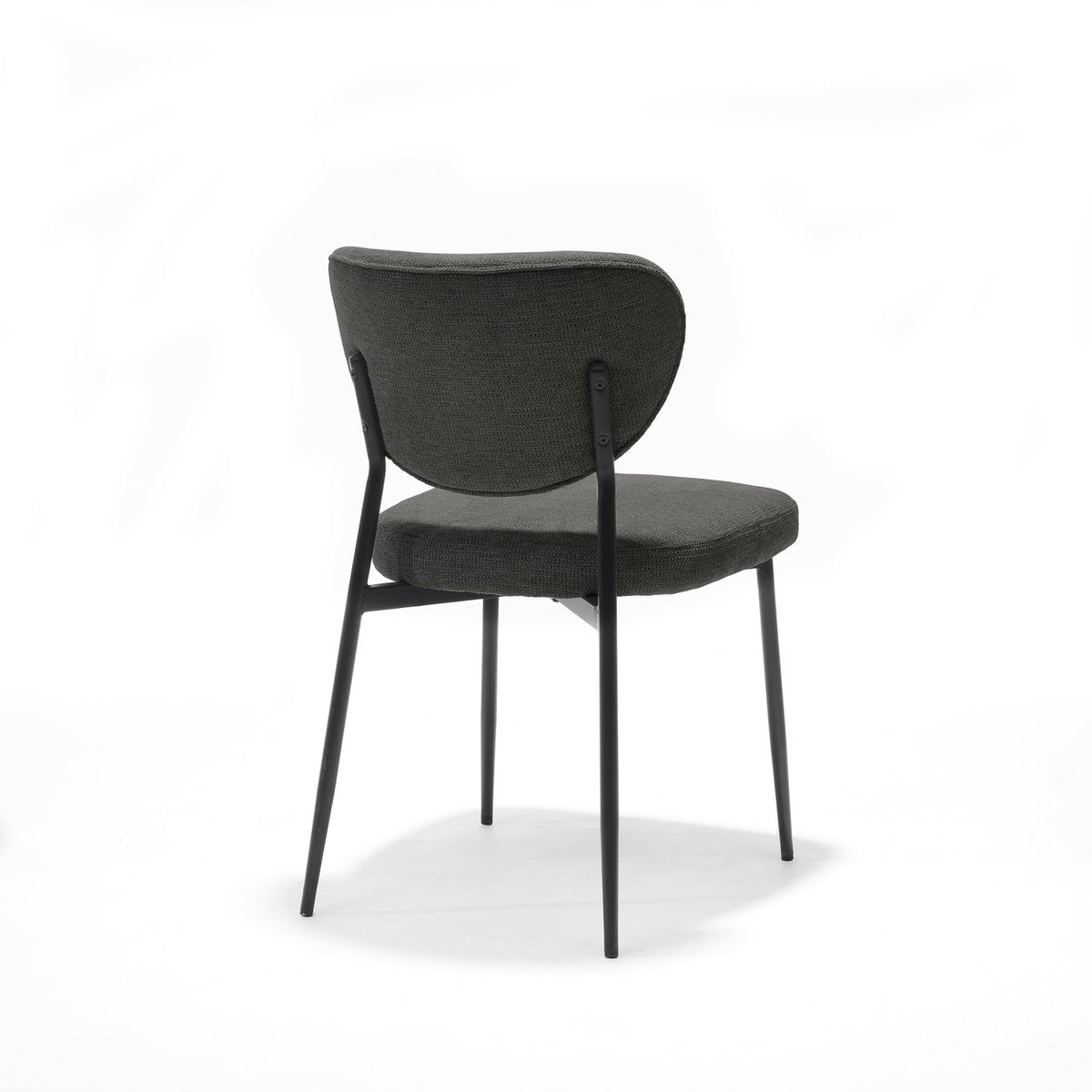 Chaise Lucas en tissu Aragon anthracite vue latérale, détails raffinés