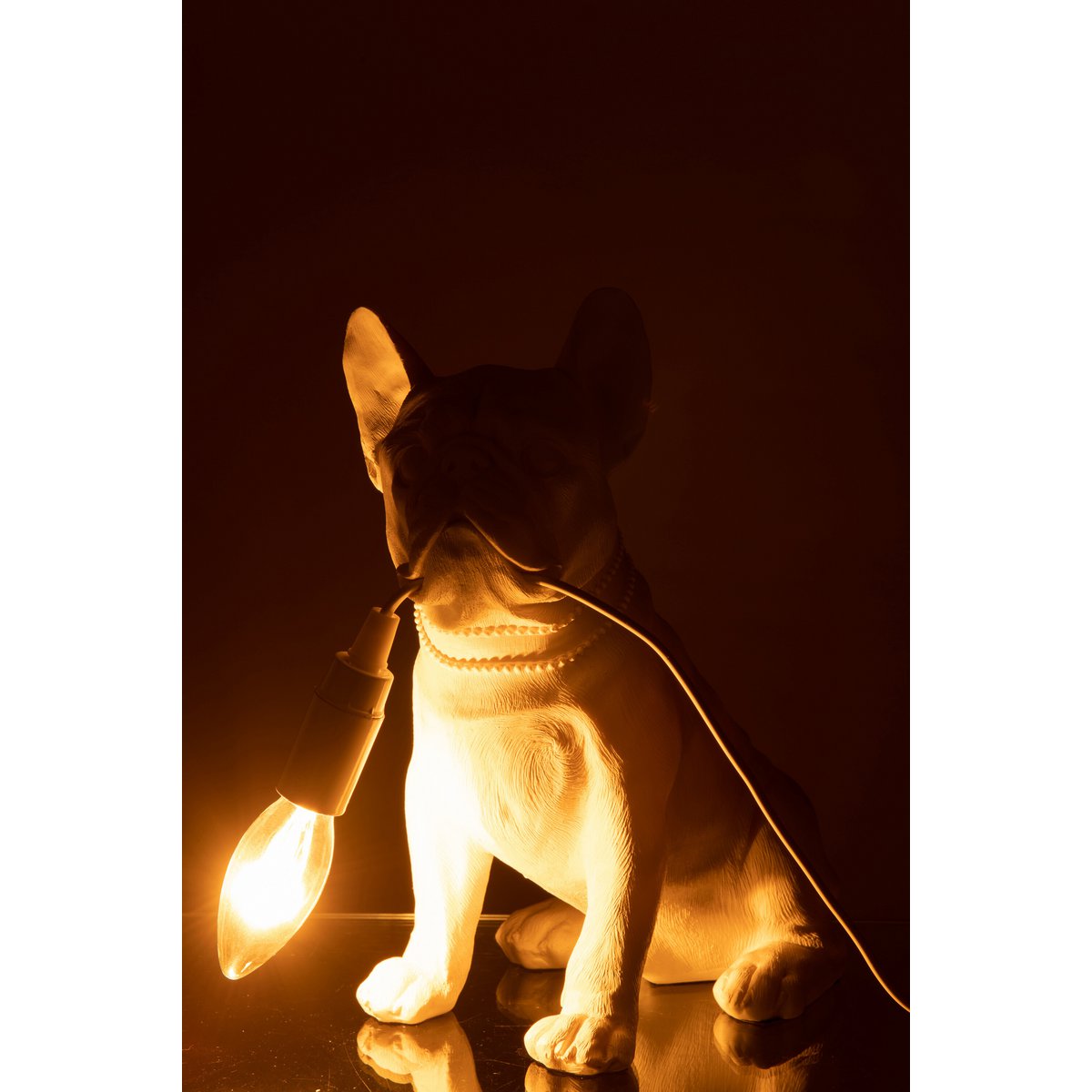 Détail de la texture de la lampe Bulldog J-Line en blanc mat