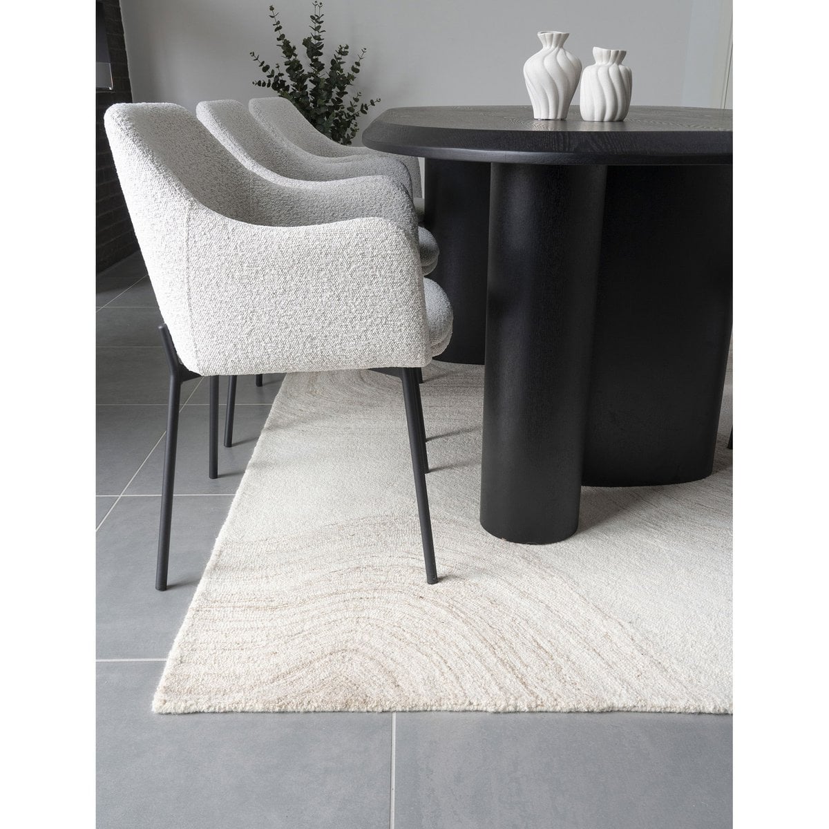 Vue rapprochée des bords du tapis marron clair/ivoire