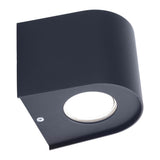 La lampe LED "Alecto" mesure 10,5 x 11,7 cm et mesure 10 cm de haut. Il se compose d'un plastique de haute qualité avec une surface légèrement structurée qui semble peinte. Timeless Black rend la lampe universellement utilisable.