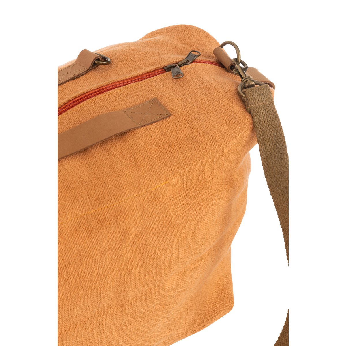 Détail de la texture en jute du sac de plage orange