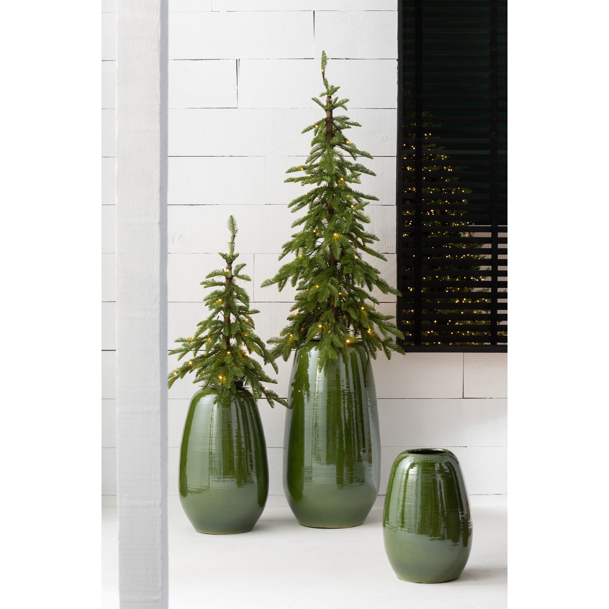 Détail du vase Lola, céramique verte, parfait pour la décoration intérieure