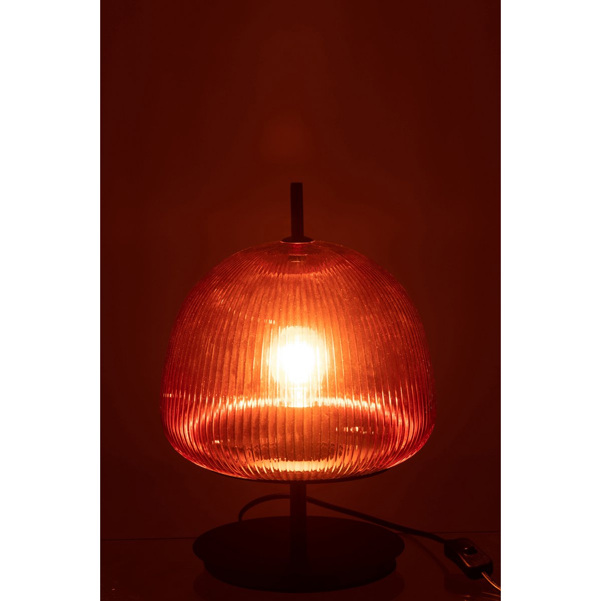 Détail du design moderne de la lampe J-Line Oasis en verre rouge
