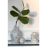 Vue rapprochée du Vase Zen Ball J-Line, mettant en avant sa finition en porcelaine.