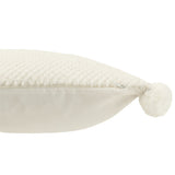 Coussin Doux Blanc Pompons en Polyester - Texture du coton