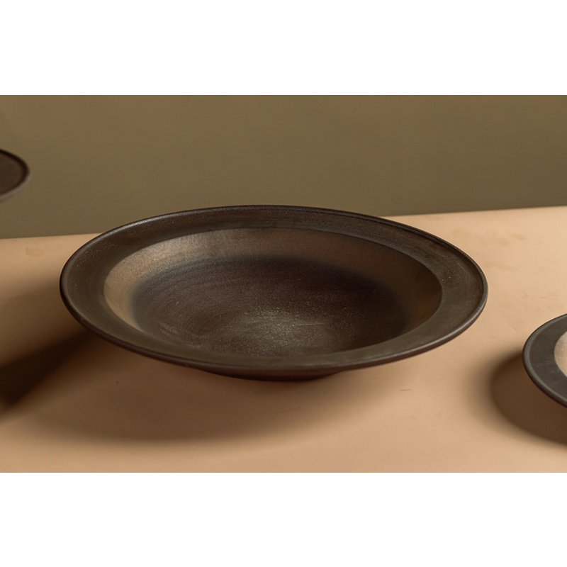 Vue aérienne du bol plat en céramique