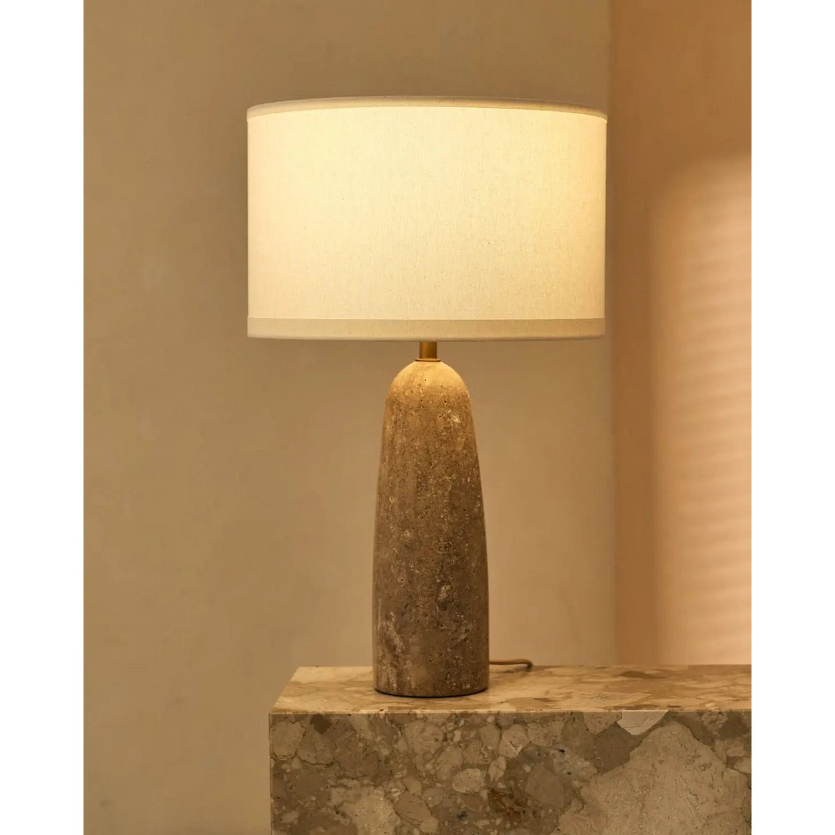 Lampe en travertin Isla