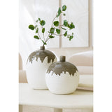 Vase Olea Bottle J-Line sur une table moderne, ambiance chic