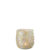 Détail du motif mosaïque du bougeoir J-Line, en verre blanc et jaune