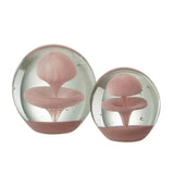 Presse-papier J-Line en verre rose, détail du design élégant et moderne