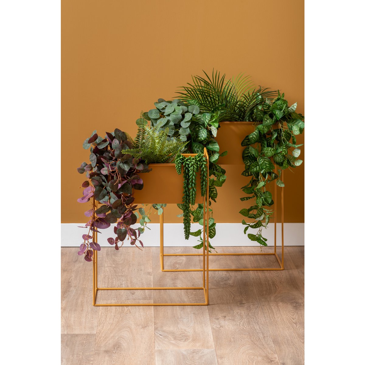Pots de fleurs Essence Straight, présentation en intérieur