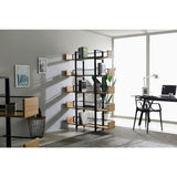 Étagère design avec objets décoratifs, mise en scène
