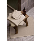 Drap de douche Bora Galet en coton noir, style moderne et chic