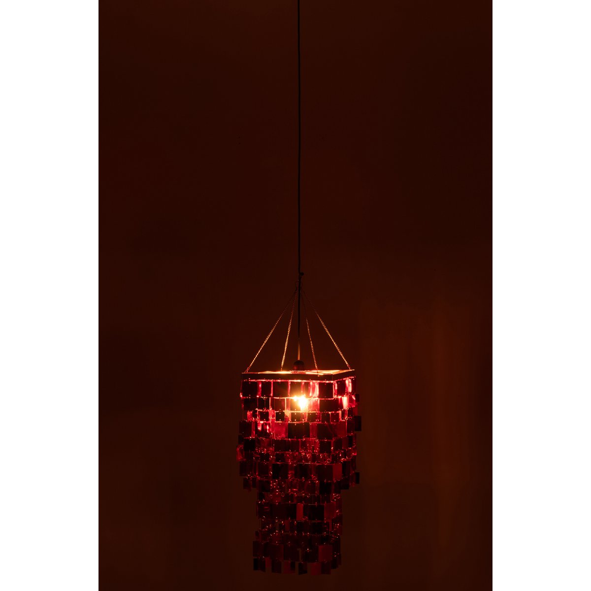 Détail de l'abat-jour J-Line Candel Square en PVC rouge