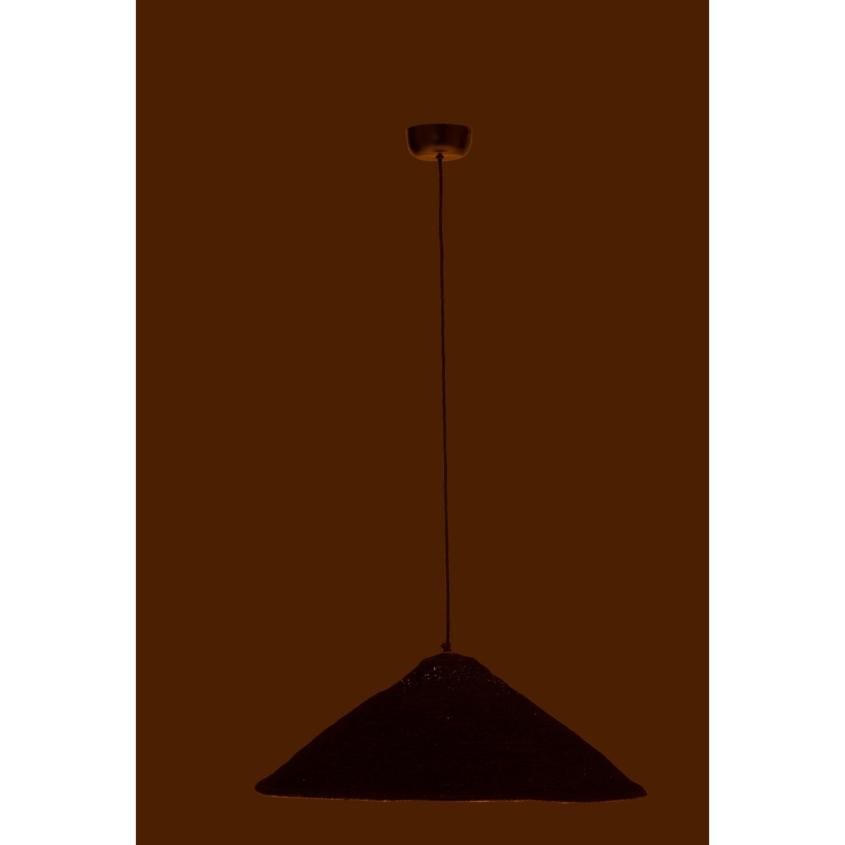 Lampe Hat Moonj suspendue dans un intérieur moderne