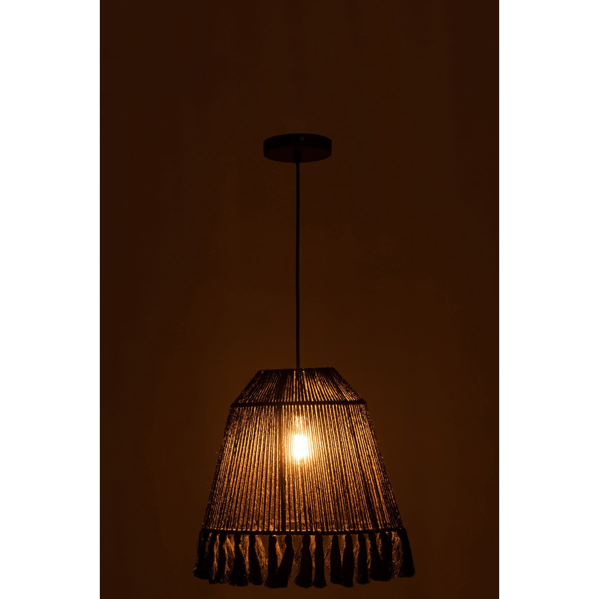 Lampe suspendue J-Line Celia dans un intérieur moderne