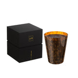 Détail de la bougie J-Line Noa, verre marron et parfum bois de santal