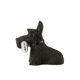 Scottish Terrier J-Line sur une table, ambiance moderne