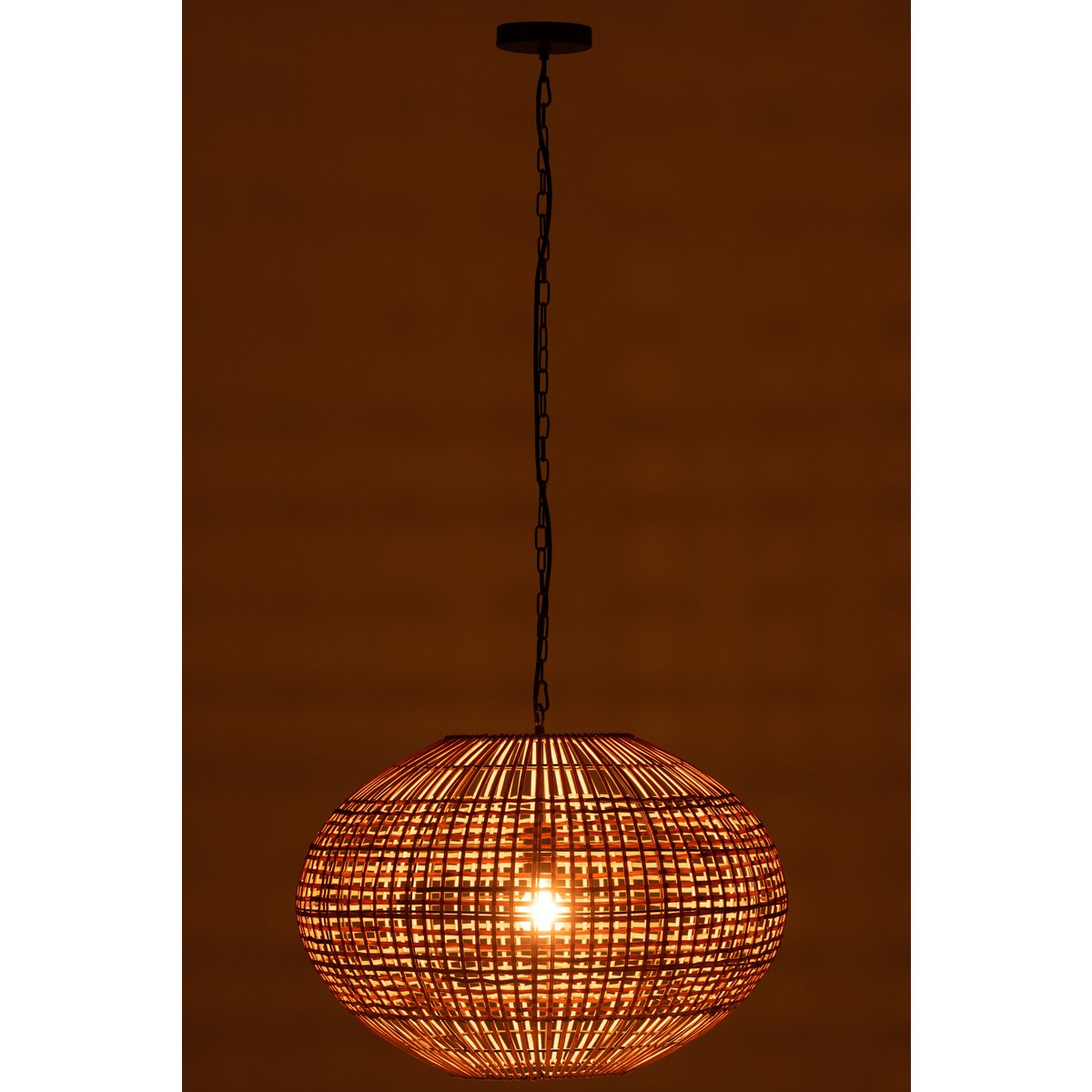 Détail du design en osier de la lampe à suspension J-Line