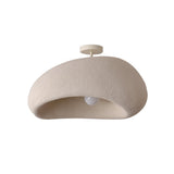 Plafonnier Sora 45 cm en beige avec texture sable, vue de face.
