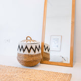 Détail du tissage du panier à linge Boho Palem, mettant en valeur son design artisanal