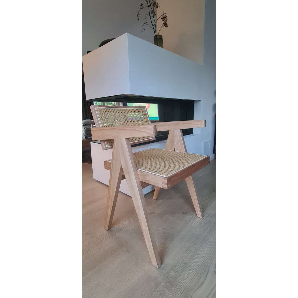 Chaise de luxe Pierre Jeanneret, ambiance chaleureuse