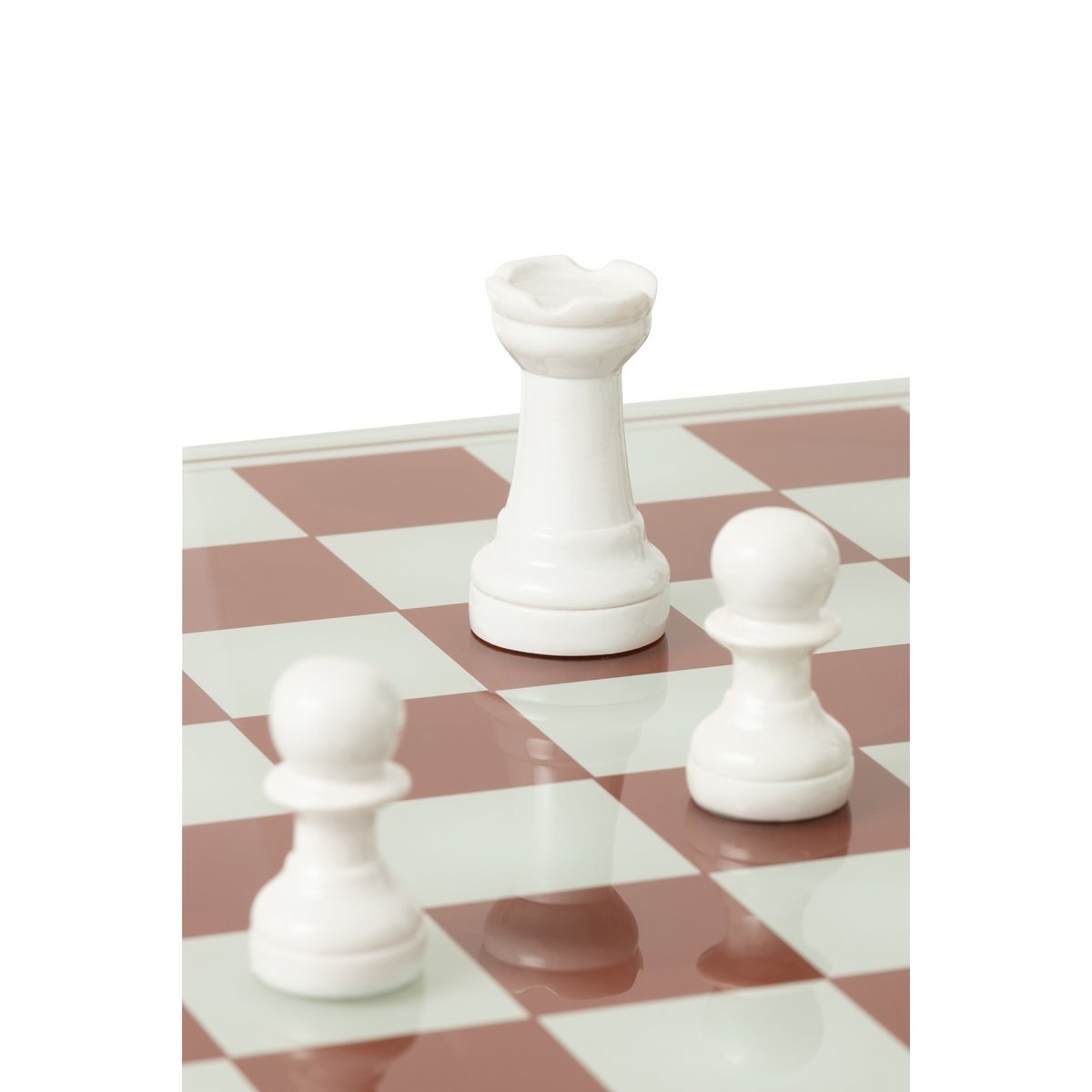 Plateau d'échecs J-Line en polyrésine sur une étagère