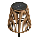 Lampe Salford en extérieur, illuminée au crépuscule