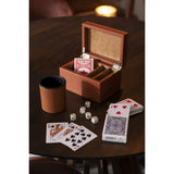 Boîte de jeu de cartes J-Line en cuir artificiel cognac dans un salon