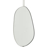 Miroir J-Line Extrema dans un intérieur moderne, ajoutant de la lumière