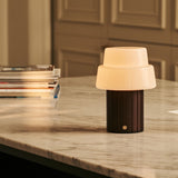 Lampe de table rechargeable en bois d'hévéa marron foncé