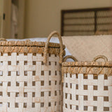 Panier à linge IRAYA en bambou dans un intérieur moderne