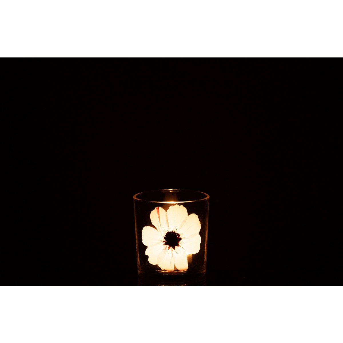Photophore J-Line Fleur en situation dans un salon élégant