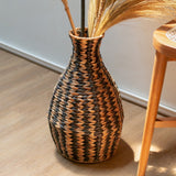 Vase boho DAYANA noir en jacinthe d'eau, vue de face