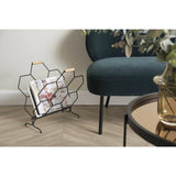 Porte-revues Honeycomb dans un salon moderne