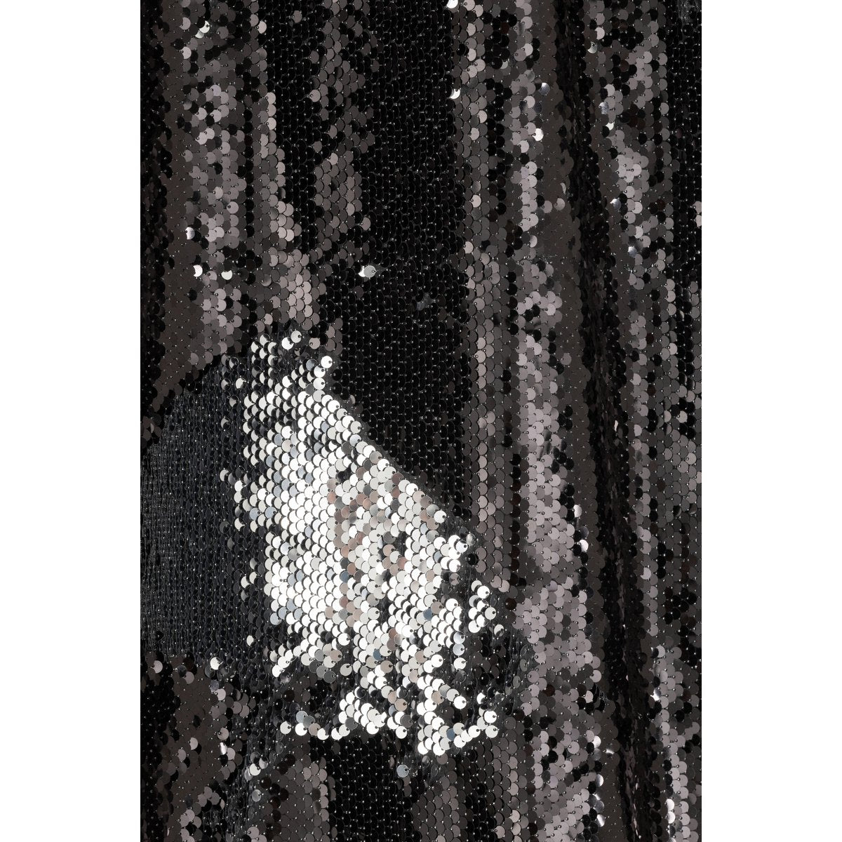 Détail des paillettes du rideau J-Line noir et argent