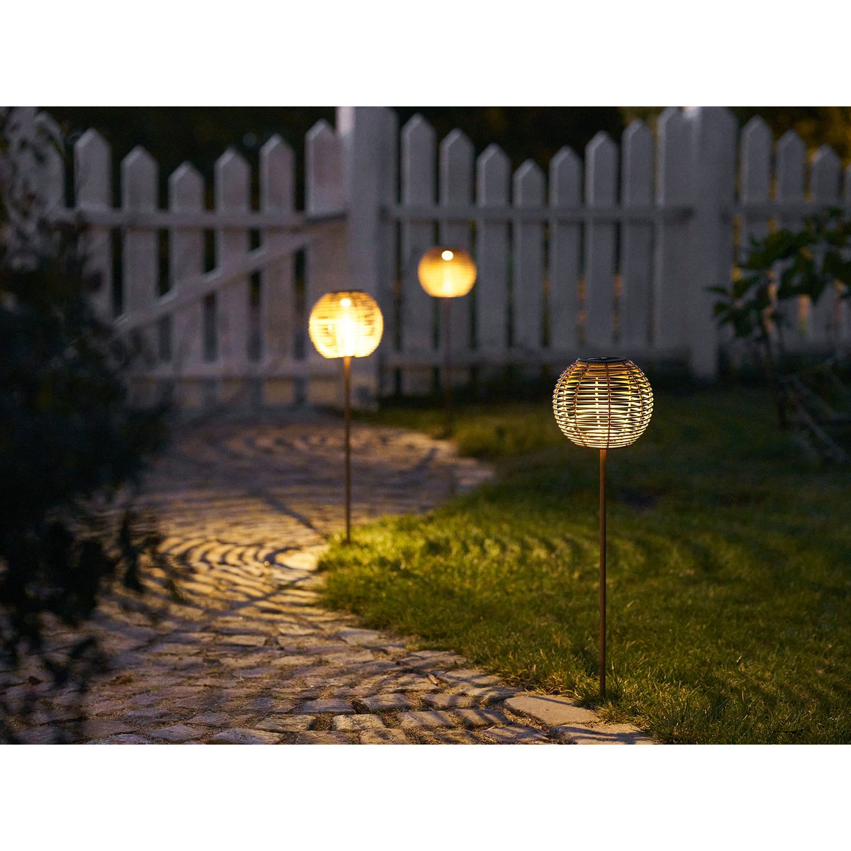 Lampe Carlisle dans un décor scandinave extérieur