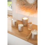 Bougie Geurolie Merci de J-Line sur une table décorée