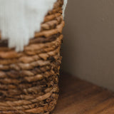 Détail du motif en coton blanc sur le panier MENIK