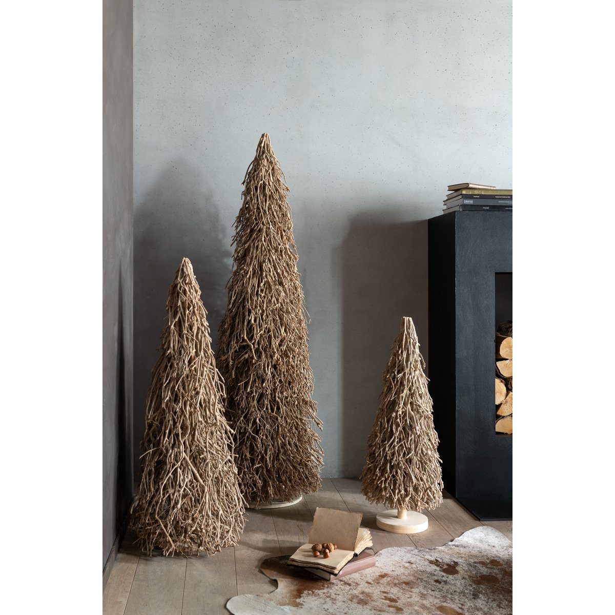 Arbre de Noël J-Line dans un salon décoré pour Noël