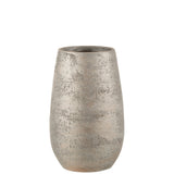 Vase J-Line entouré de fleurs, ambiance élégante
