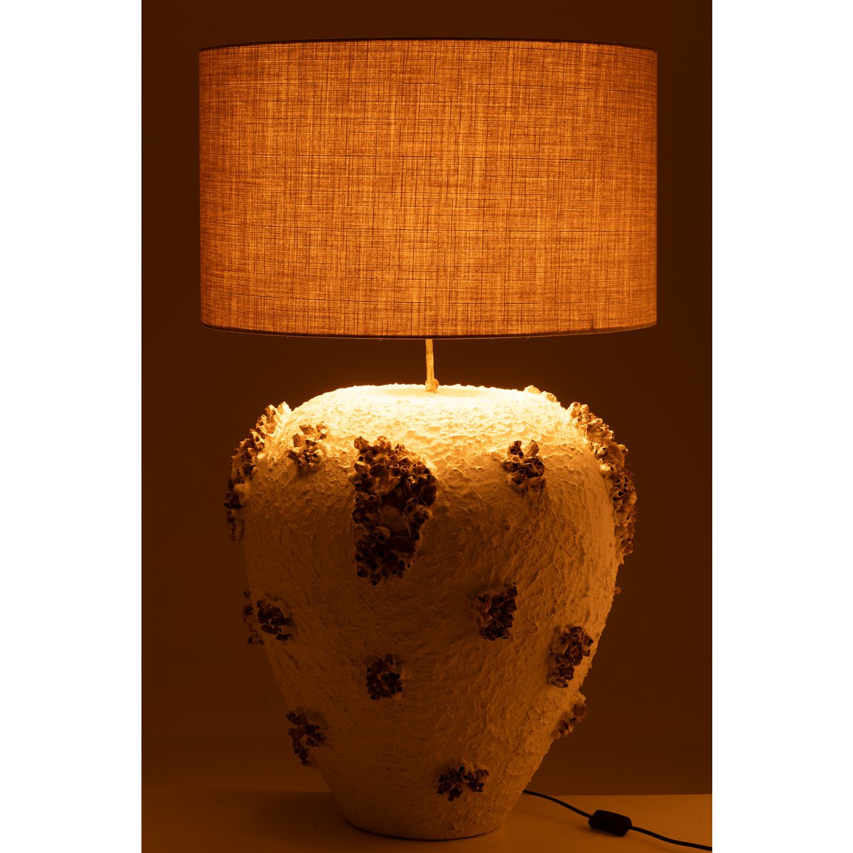 Détail de la lampe J-Line Jilly, matériaux et couleurs élégants, vue 2