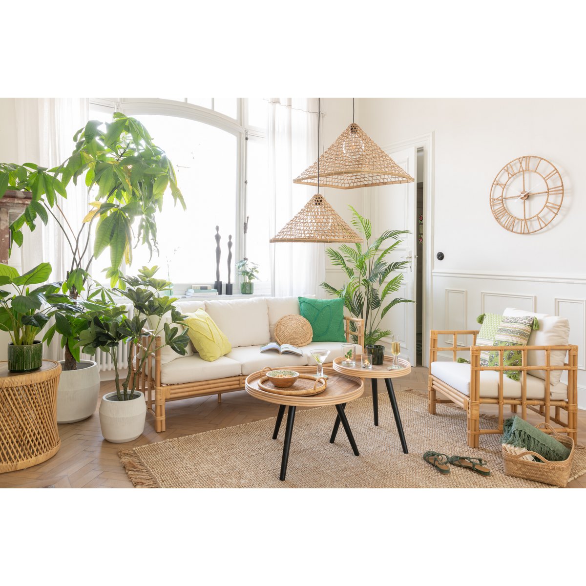 Vue latérale des tables d'appoint J-Line en bois naturel