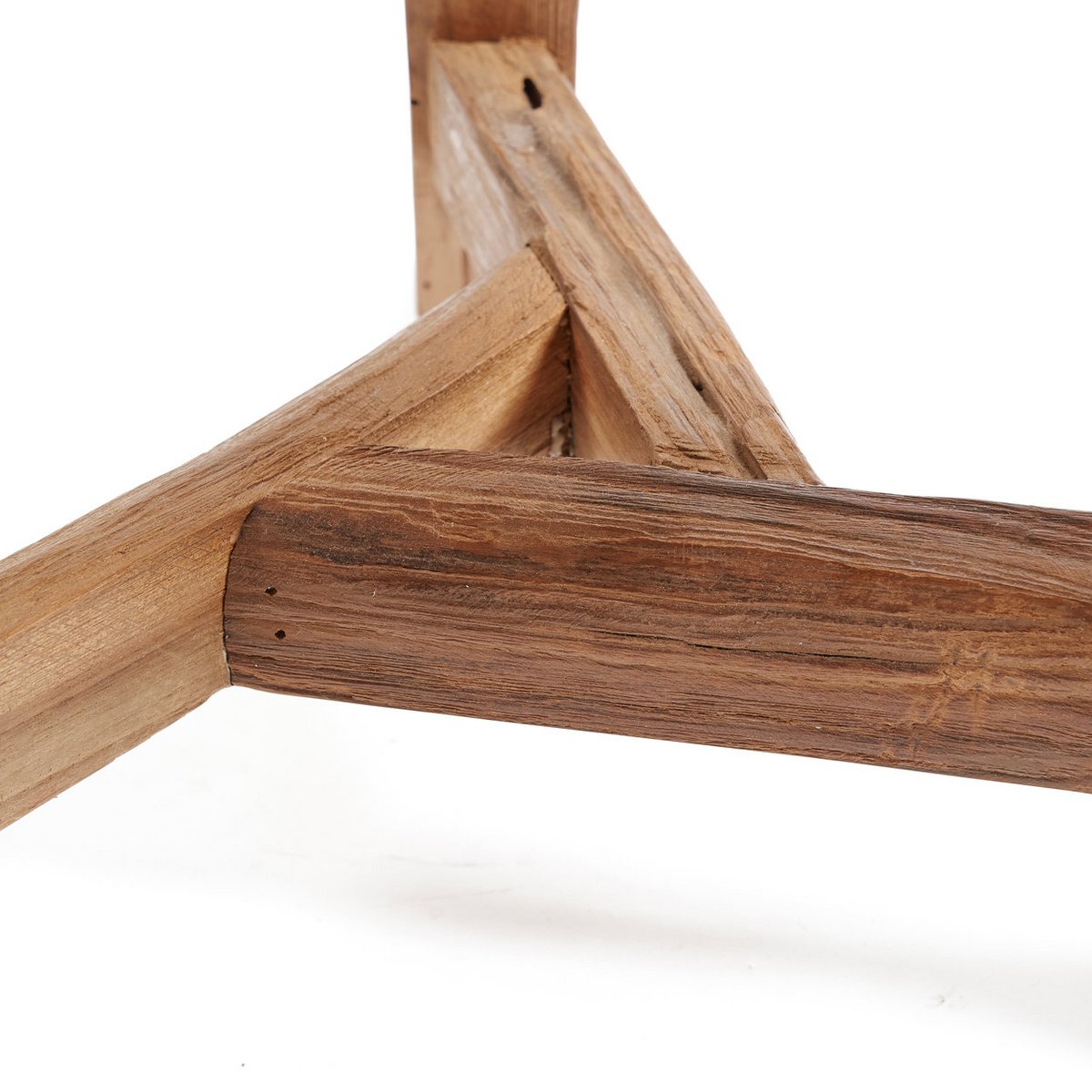 Tabouret Yatai avec une plante décorative sur le dessus.