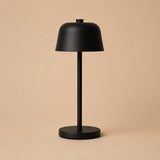 Lampe de table rechargeable Anton en métal noir, vue de face